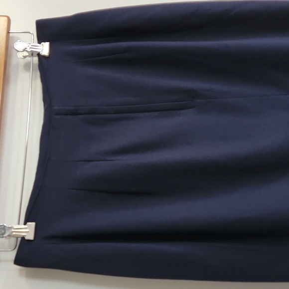 Gorgeous Navy Blue Fully Lined Classic Business Skirt, size 14 - Picture 4 of 11